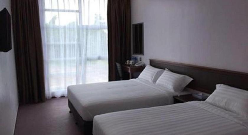 Id Hotel Yayasan Segamat Exterior foto