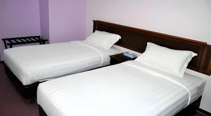 Id Hotel Yayasan Segamat Exterior foto